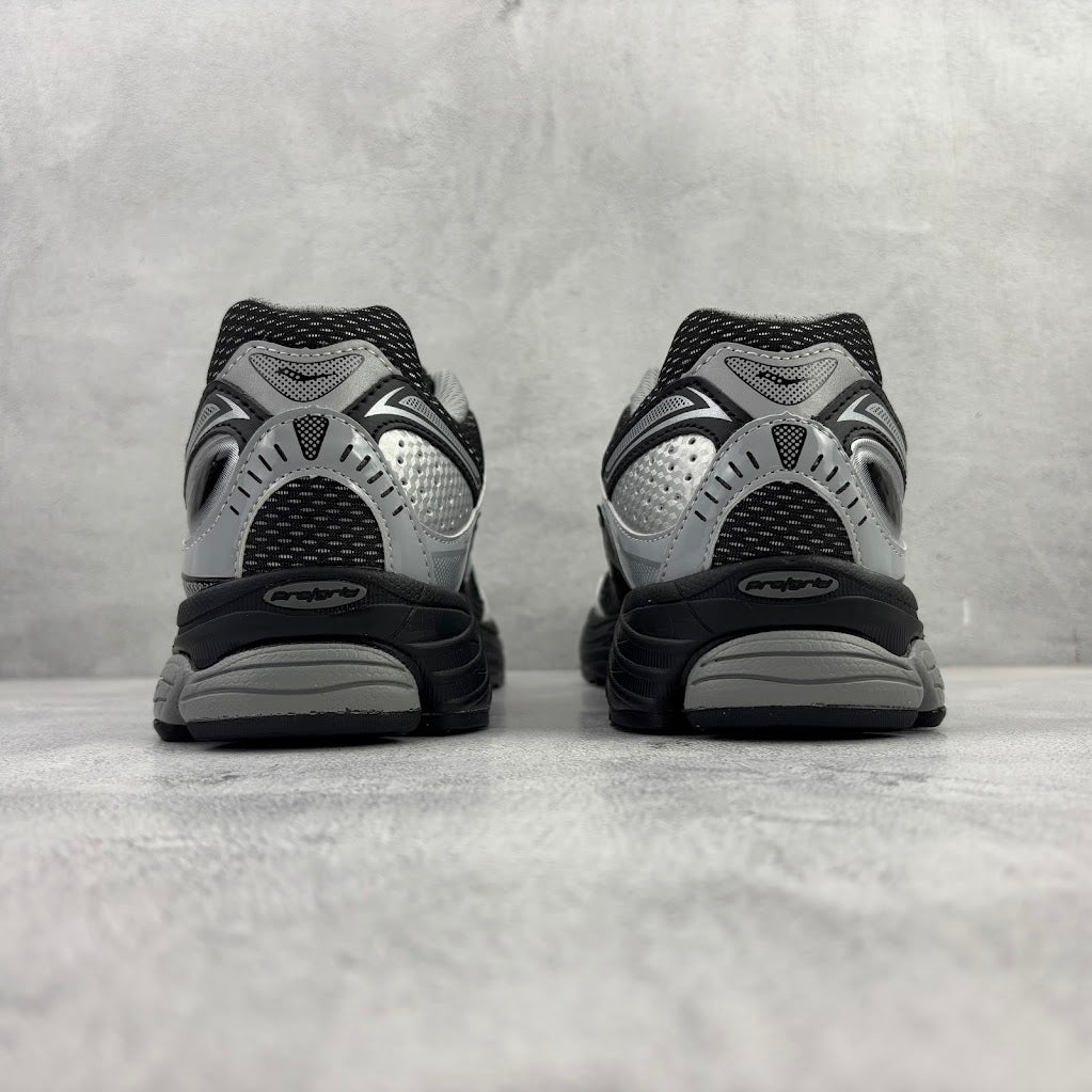 Saucony ProGrid Omni 9 Silber Schwarz